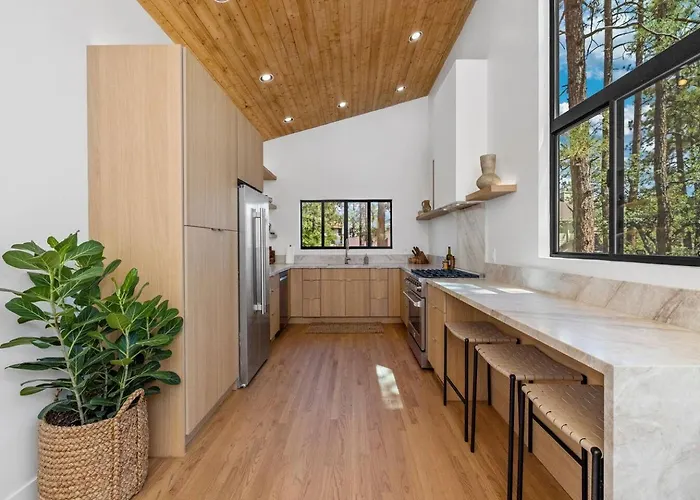 Luxe Treehouse /stunning Woodside 4/3